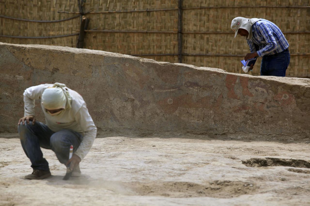 One of the longest murals discovered (10m long) depicts a fishing boat. The upper part of the mural is unfinished. The archaeologists believe it was partially disassembled and then intentionally covered around the 5th century, when the structure was suddenly and mysteriously abandoned.