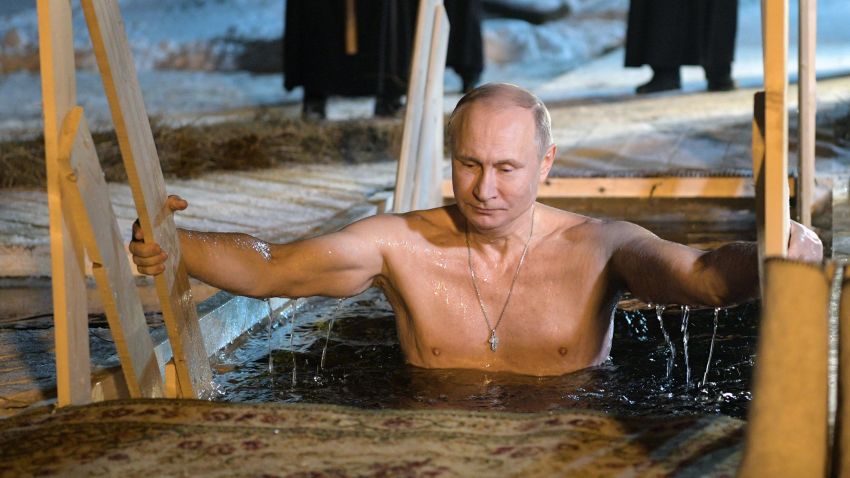 Russian President Vladimir Putin plunges into the icy waters of lake Seliger during the celebration of the Epiphany holiday in Russia's Tver region early on January 19, 2018. / AFP PHOTO / SPUTNIK / Alexey DRUZHININ        (Photo credit should read ALEXEY DRUZHININ/AFP/Getty Images)