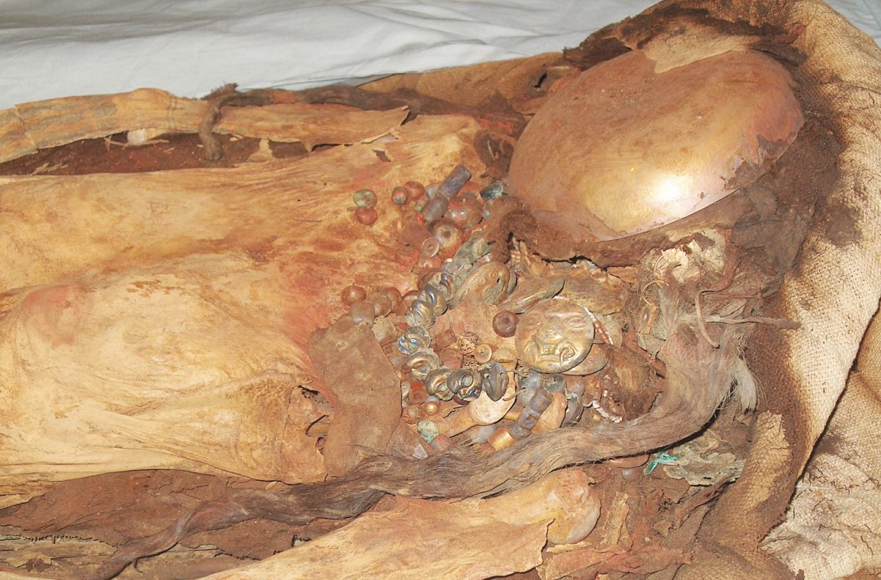 A female mummy, named <a href="https://www.elbrujo.pe/en/explores-the-complex/madam-of-cao/history-of-discovery/" target="_blank" target="_blank">Lady Cao</a>, was discovered in 2005. She was buried with a crown, 23 gold, silver and copper and many precious stones. The richness of her burial site suggests she was a member of the elite, perhaps a priestess or a political ruler.