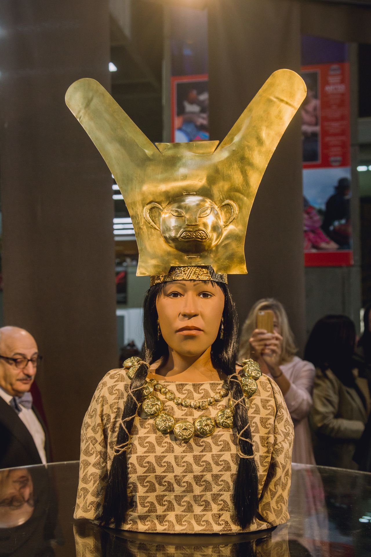 Scientists at <a href="https://www.elbrujo.pe/en/explores-the-complex/madam-of-cao/reconstruction-of-the-face/" target="_blank" target="_blank">El Brujo</a> reconstructed the face of Lady Cao, using 3D printing. First, they used a laser scanner to map her skull bones, then they added tissue to the model.