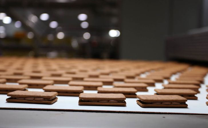 <strong>Tim Tam:</strong> Technically a junk food, <a href="index.php?page=&url=http%3A%2F%2Fwww.arnotts.com.au%2Fproducts%2Ftim-tam%2F" target="_blank" target="_blank">Tim Tam</a> biscuits are so famous, so overwhelmingly popular, that they deserve their own spot on this list. The original Tim Tams are the best: a chocolate-coated sandwich of two malted chocolate biscuits with chocolate cream filling.