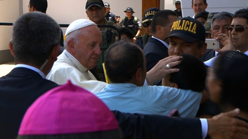 Wheelchair bound teen, Marcelo Medina, was blessed by the Pope thanks to a cop who wanted to help. Officer Alarcón says he saw Marcelo waiting outside and volunteered to carry Marcelo to the Pope. The family traveled from Cusco to visit with the Pope. CNN's Rosa Flores reports from Peru.