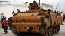 Turkish tank crosses border between Turkey and Syria