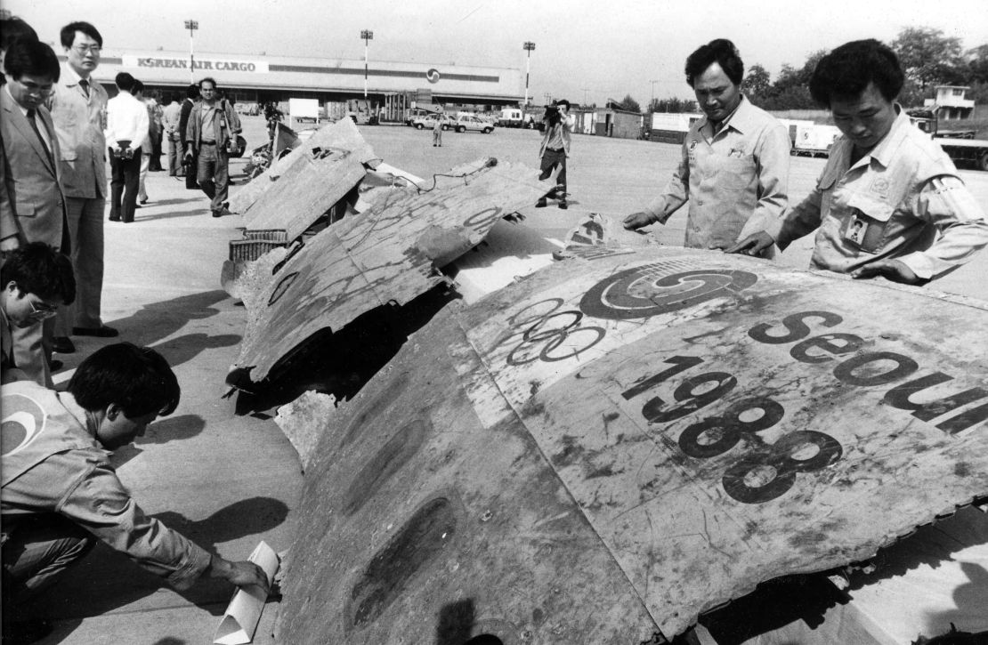 Wreckage arrives at Gimpo Airport in South Korea for investigation on May 22, 1990