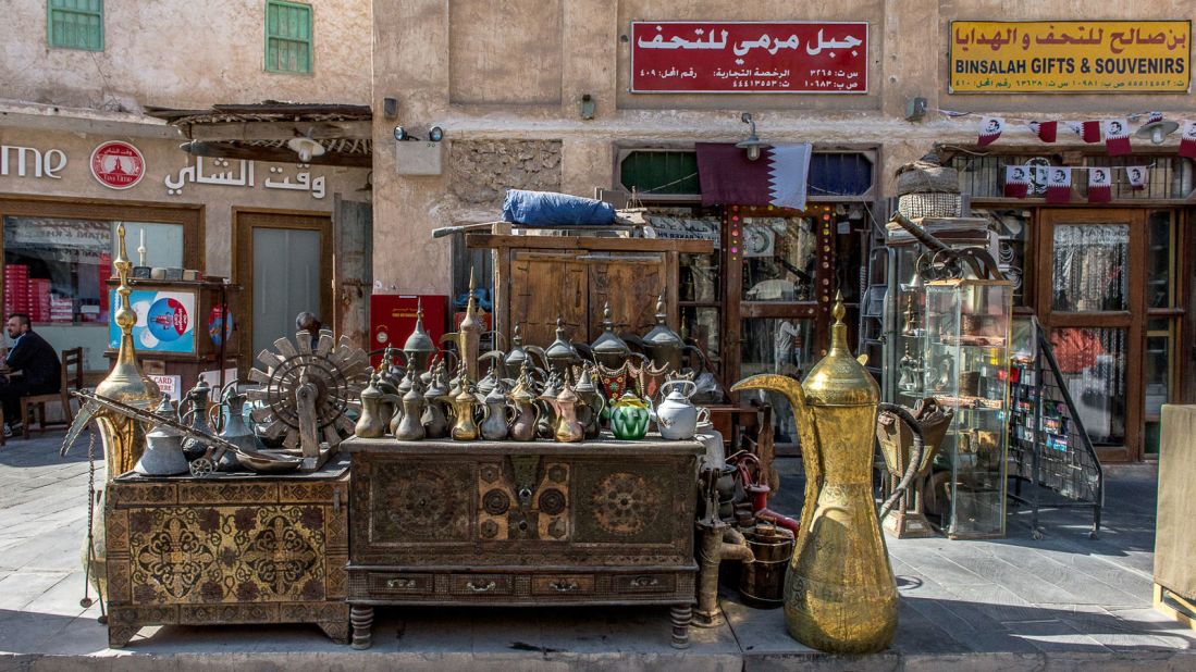 <strong>Collect keepsakes:</strong> One of Doha's most popular tourist attractions, the iconic marke<em>t</em> is an ideal spot to pick up a traditional souvenir to bring back home.