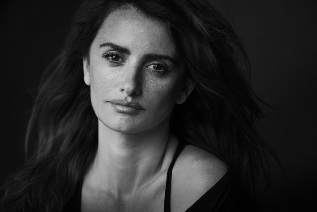 Penélope Cruz shot by Peter Lindbergh, New York (2016).