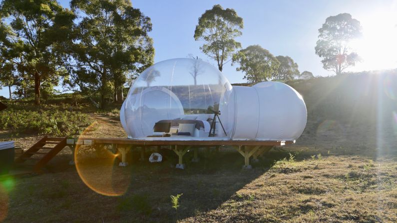 <strong>The setting:</strong> The exact location of your home for the night, on a farm around 200 kilometers from Sydney, is not revealed until you pay your deposit. This keeps curious passersby from ogling at you through the transparent "walls" of your tent. 