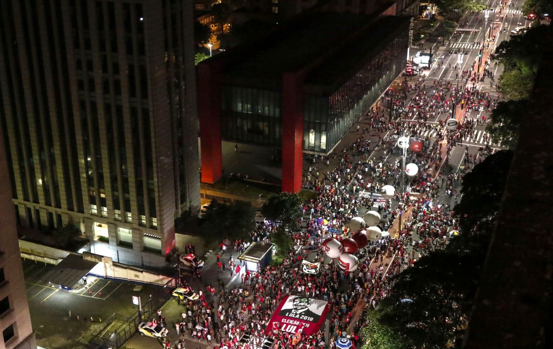 Trade unionists and members of social movements demonstrate in support of former Brazilian president Luiz Inacio Lula da Silva in Sao Paulo, Brazil on January 24, 2018.
(Miguel Schincariol/AFP/Getty Images)