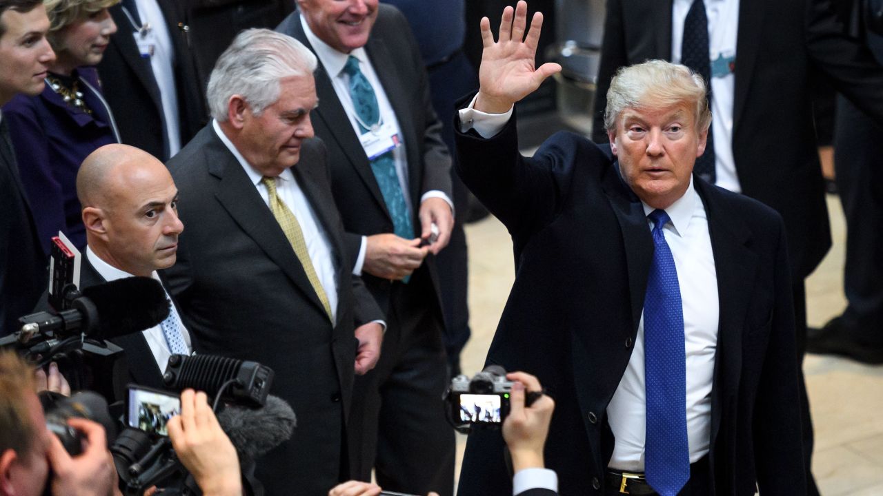 US President Donald Trump (R) waves upon his arrival with Secretary of State Rex Tillerson (2ndL) for the World Economic Forum (WEF) annual meeting in Davos, eastern Switzerland, on January 25, 2018. / AFP PHOTO / Fabrice COFFRINI        (Photo credit should read FABRICE COFFRINI/AFP/Getty Images)