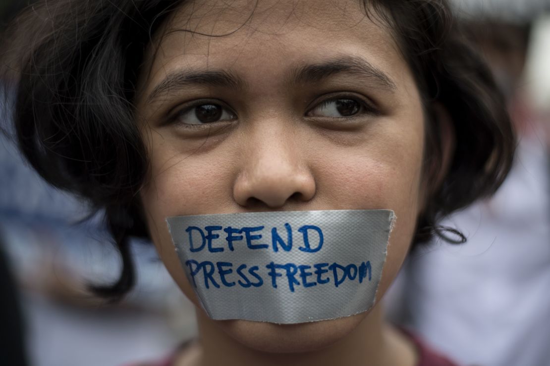 College students participate in a protest to defend press freedom in Manila on January 17, 2018. (AFP PHOTO/Noel Celis) 