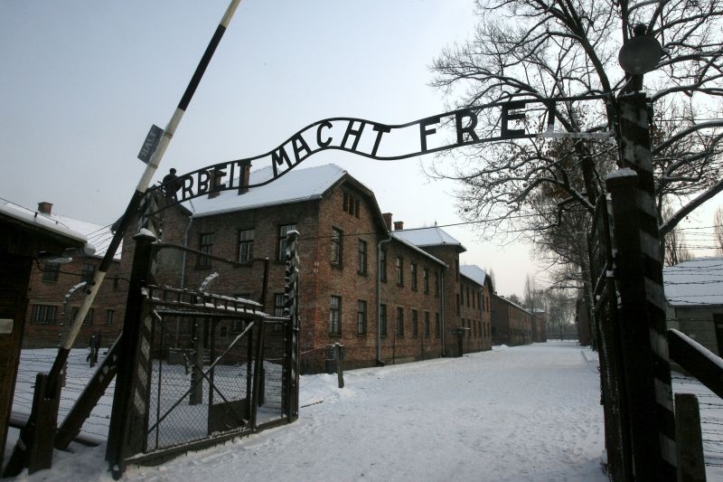 Poland to outlaw references to 'Polish death camps' | CNN