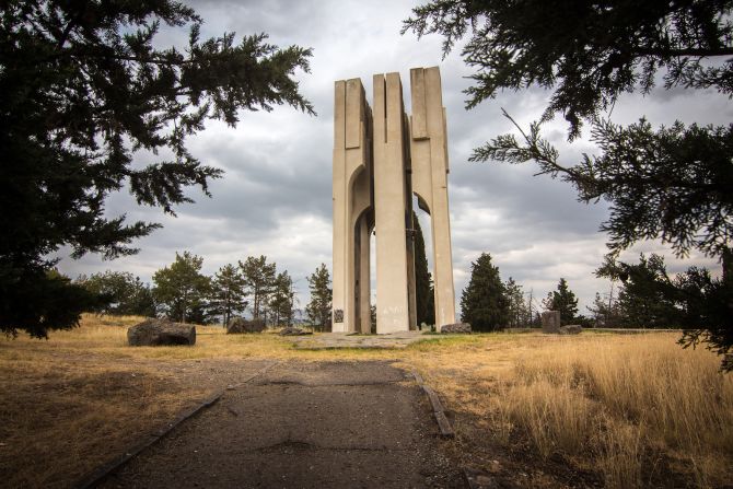 Memorial of the Nine Kherkheulidze Brothers (1969), a memorial complex created by Shota Kavlashvili, Ramaz Kiknadze, L. Kvelidze and G. Gotua in Marabda.