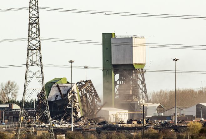 The No 2 Winding Tower at Kellingley Colliery in Yorkshire is demolished.