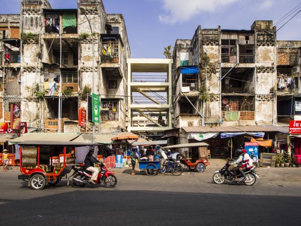 Built in the 1960s, the building housed more than 2,500 residents, including musicians and civil servants. It was the first attempt by King Sihanouk to offer multi-story modern housing for lower- and middle-class Cambodians when Phnom Penh's population tripled from 370,000 to one million between 1953 and 1970. 