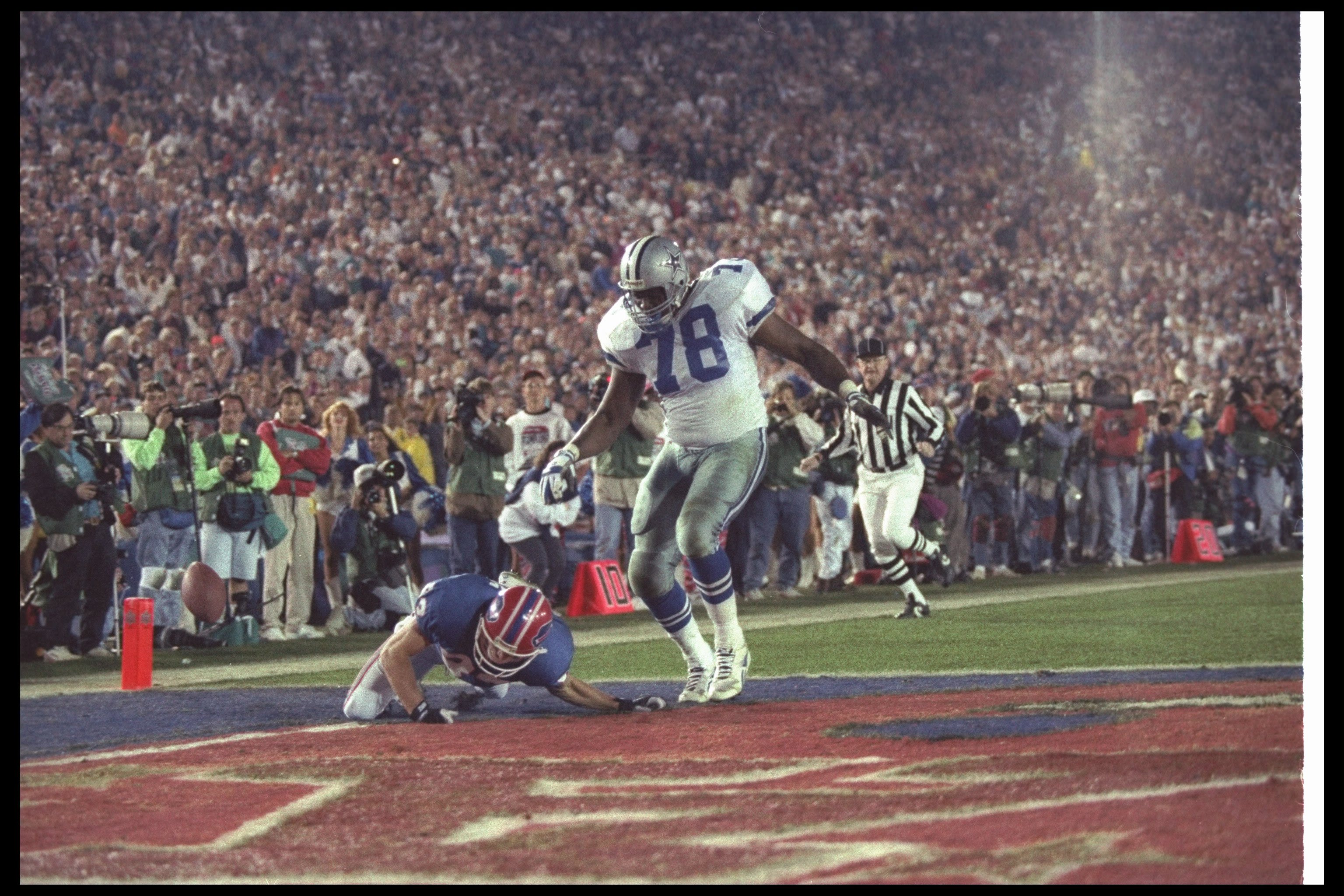 AP PHOTOS: Thrills - and agony - as Rams win Super Bowl