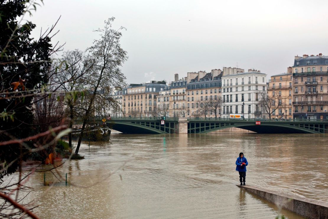 02 France Floods 0127