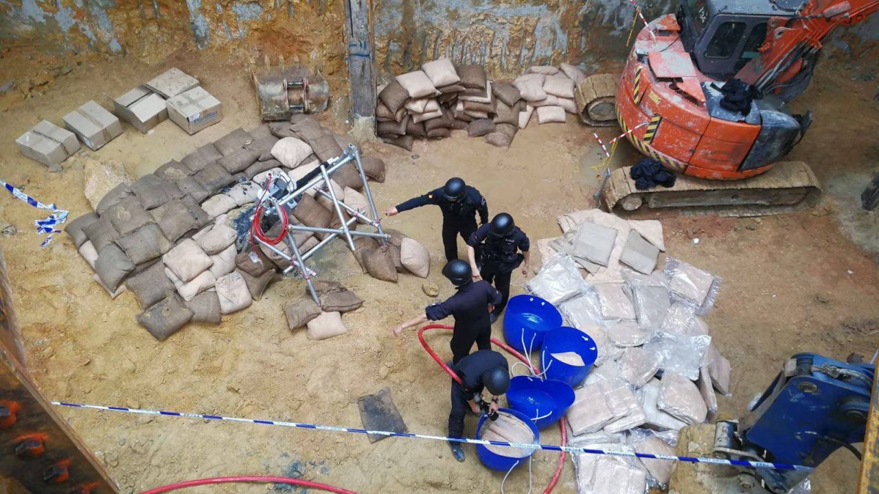 Hong Kong police work to defuse a World War II-era bomb found in the city's Wan Chai area. 