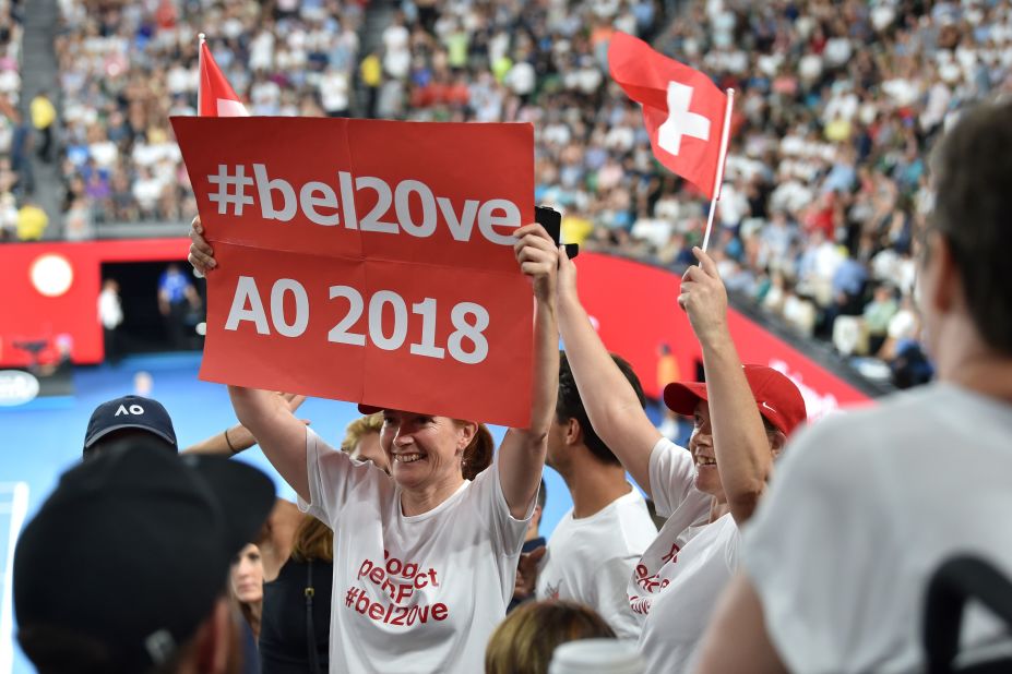 That's when the pro-Federer crowd got even louder. 