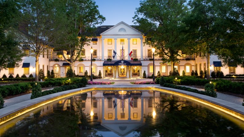 <a href="https://www.expedia.com/Chesapeake-Bay-Hotels-Williamsburg-Inn-A-Colonial-Williamsburg-Hotel.h16079084.Hotel-Information" target="_blank" target="_blank"><strong>Williamsburg Inn</strong></a><strong>, Williamsburg, Virginia: </strong>A short walk from the historic Colonial Williamsburg area, this 1930s-era inn offers Old World elegance and modern amenities.  