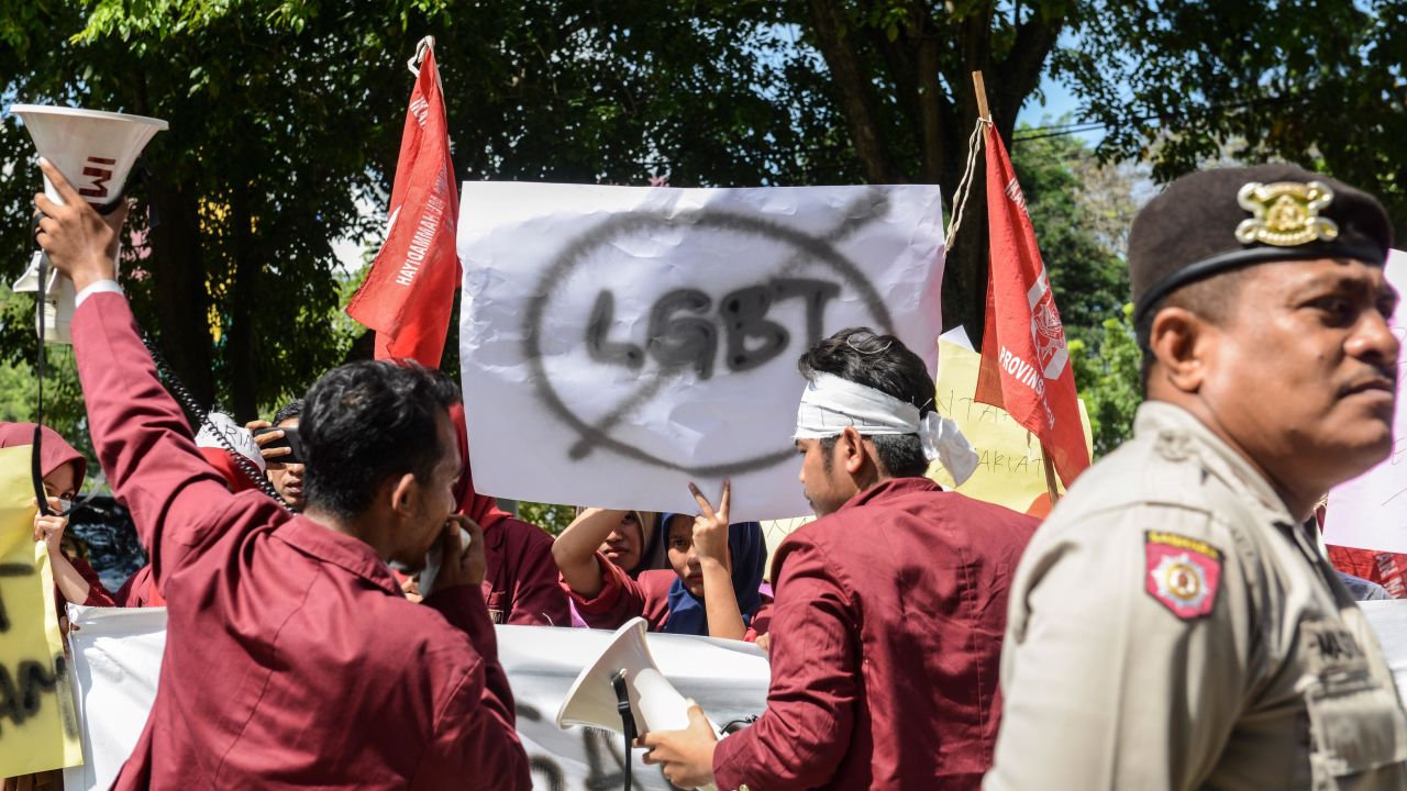 A group of Muslim protesters march with banners against the LGBT community in Banda Aceh on Decmber 27, 2017.