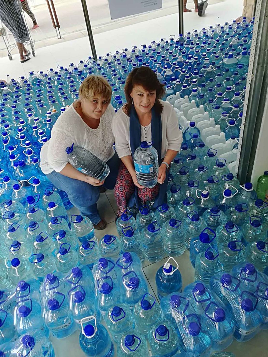 Talita van der Heever (L) took to WhatsApp to try to alleviate a crisis that could see Cape Town run out of water in April.