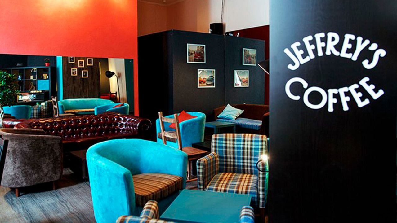 Chain Jeffrey's Coffee was inspired by TV show "Friends" and charges customers by the hour.