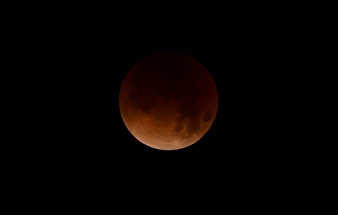 cnnee cafe entrevista superluna azul de sangre hernandez oraa_00000006