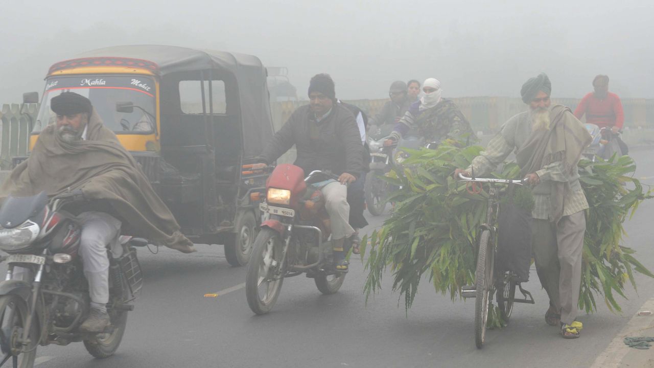 Indian commuters make their way through heavy smog in Amritsar in November, 2017.