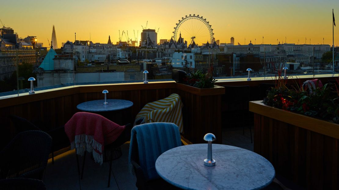 One couple who dine at the Trafalgar Hotel in London on Valentine's Day will receive a free night's stay.