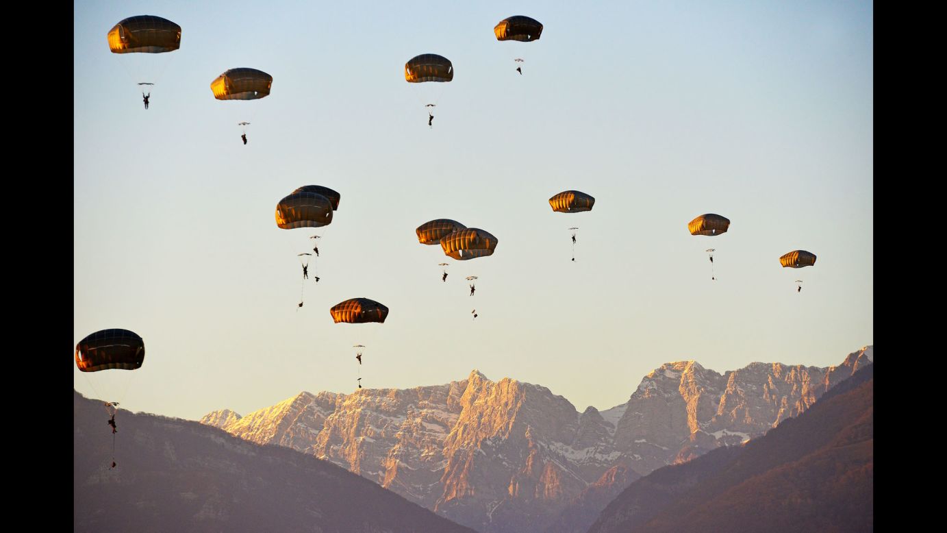 DVIDS - Images - Airborne operation at Juliet Drop Zone in Pordenone,  Italy, Jan. 13 [Image 13 of 15]