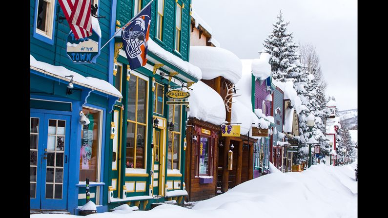 In Crested Butte, Colorado, you can enjoy a ski lesson with a former Olympian and relax with a warm cocktail.