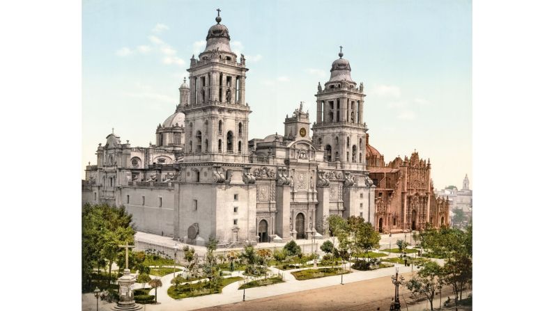 <strong>6. New World and Africa Discovery: </strong>The magnificent Mexico City cathedral took almost 240 years to build. In the heart of the "Golden Age" of travel, the city was under the brief rule of Hapsburg Archduke Maximilian I, who reigned for five years before being captured and killed.