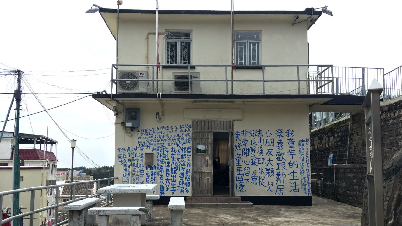 <strong>Hi Hill: </strong>About a dozen local artists will work with villagers to create artworks in Chuen Lung Village from March to July. They have already started  painting graffiti on the walls of the village's office. 