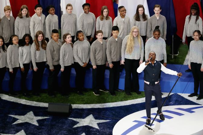 Leslie Odom Jr. is backed up by children as he sings "America the Beautiful."