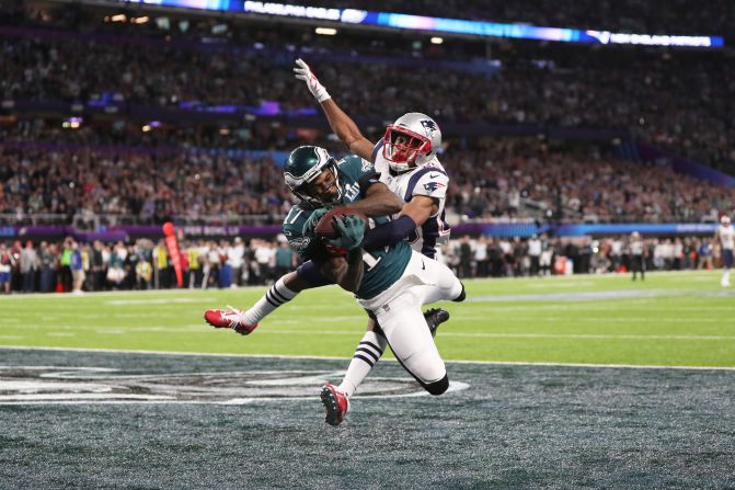 Jeffery pulls in a leaping touchdown catch during the first quarter. The Eagles led 9-3 at the end of the first.