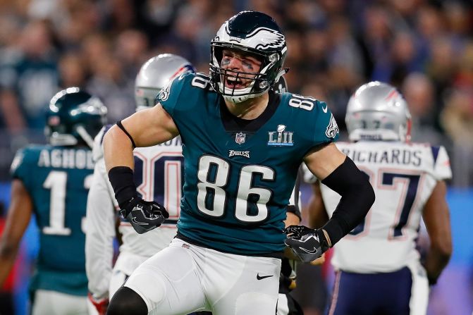 Ertz celebrates a 19-yard catch in the second quarter.