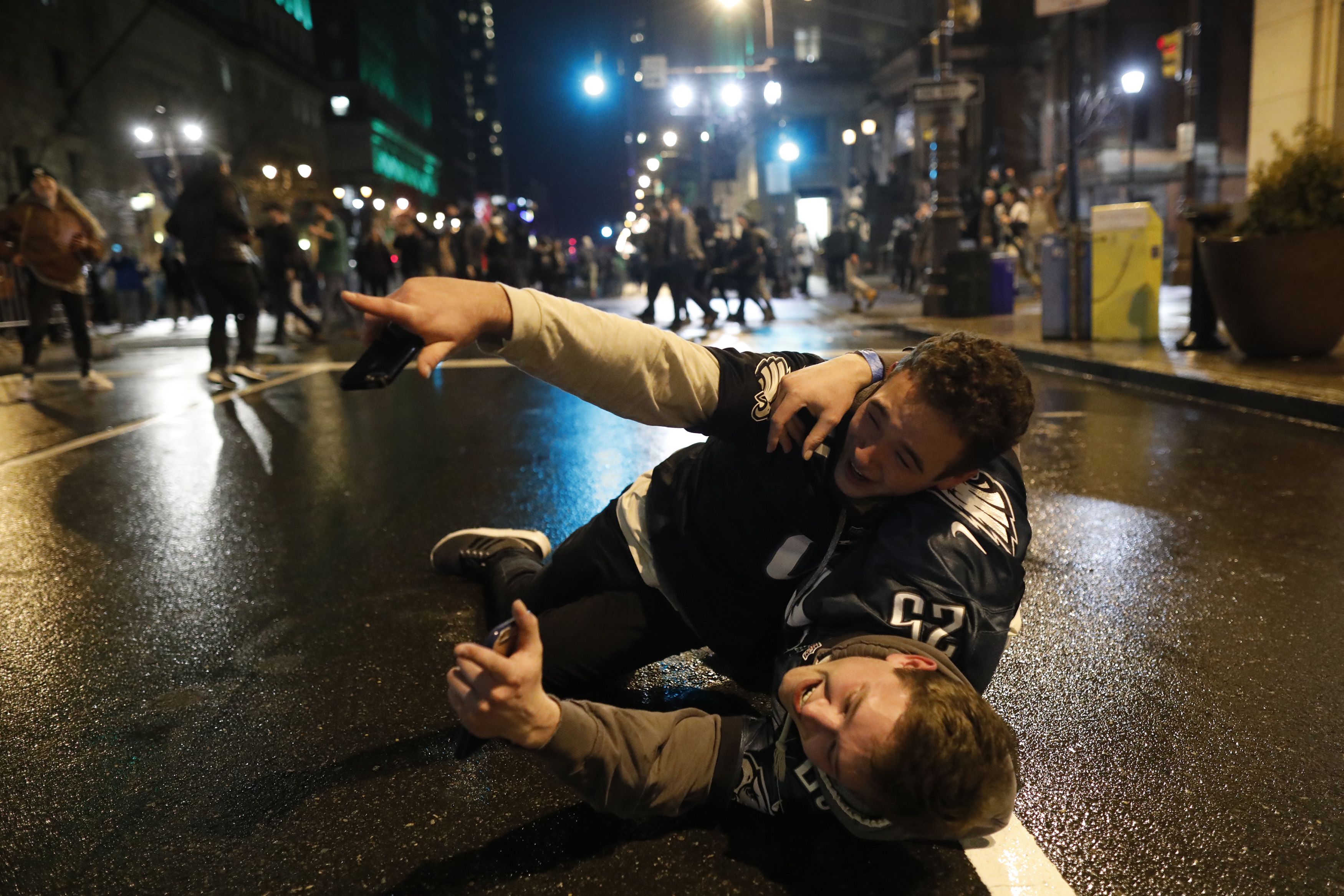 Super Bowl: Philadelphians Cause Chaos in the Streets After Eagles