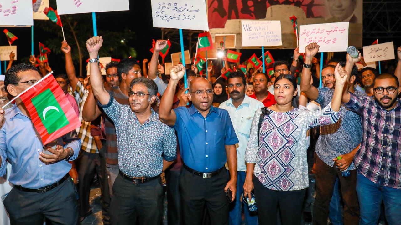 Maldivian opposition supporters take to the streets Sunday to urge the government to obey the Supreme Court.