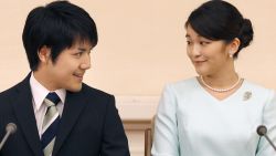 Princess Mako (R), the eldest daughter of Prince Akishino and Princess Kiko, and her fiancee Kei Komuro (L), smile during a press conference to announce their engagement at the Akasaka East Residence in Tokyo on September 3, 2017.
Emperor Akihito's eldest granddaughter Princess Mako and her fiancé -- a commoner -- announced their engagement on September 3, which will cost the princess her royal status in a move that highlights the male-dominated nature of Japan's monarchy.
 / AFP PHOTO / POOL / Shizuo Kambayashi        (Photo credit should read SHIZUO KAMBAYASHI/AFP/Getty Images)