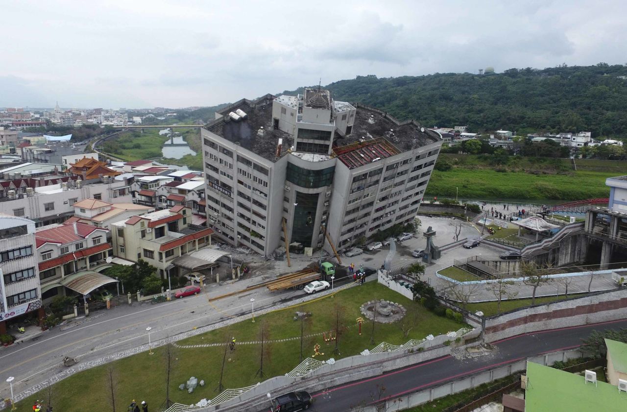 An overview of the Yun Tsui building after the quake.