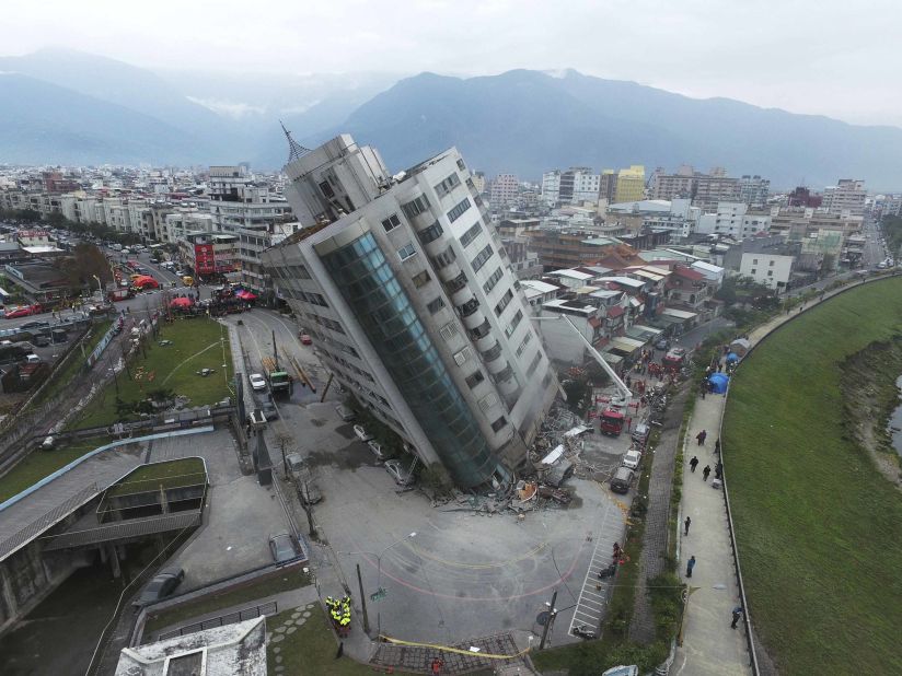 The Yun Tsui building leans perilously in Hualien.