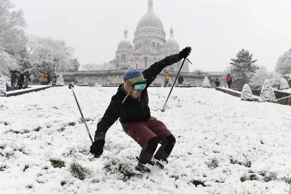 A man skiing on the snow-covered Montmartre hill.