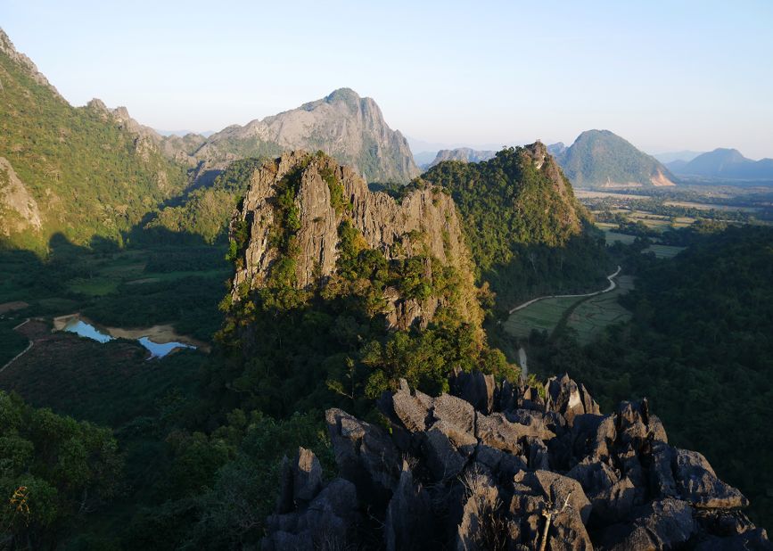 <strong>Pha Hon Kham Cliff: </strong>Hiking and climbing are popular Vang Vieng activites. The short but steep climb up one of the area's highest peaks, Pha Hon Kham, offers incredible sunrise and sunset views.<strong> </strong>