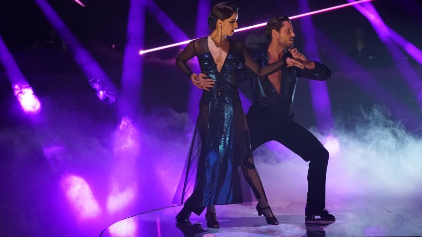 Victoria Arlen danced without being able to feel her legs on "Dancing With The Stars" in 2017.
