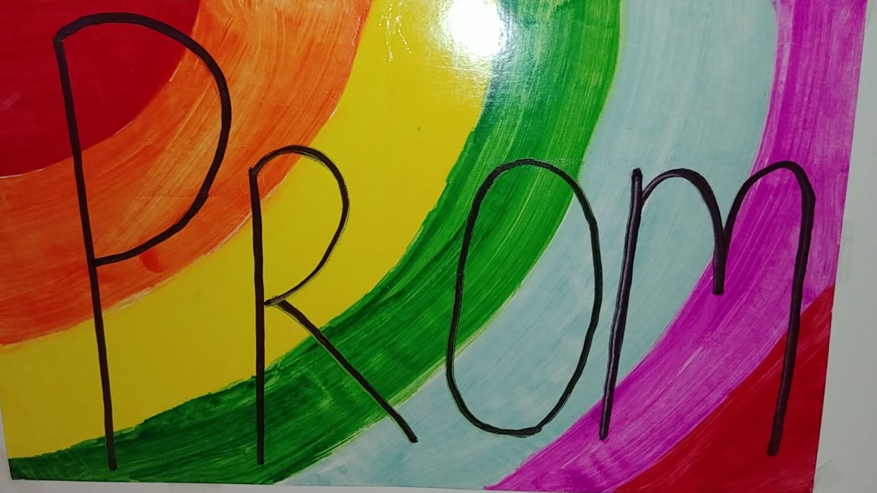 The sign Janizia used in her promposal.