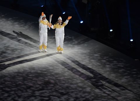 The torchbearers included former South Korean soccer star Ahn Jung-hwan and golfer Inbee Park.