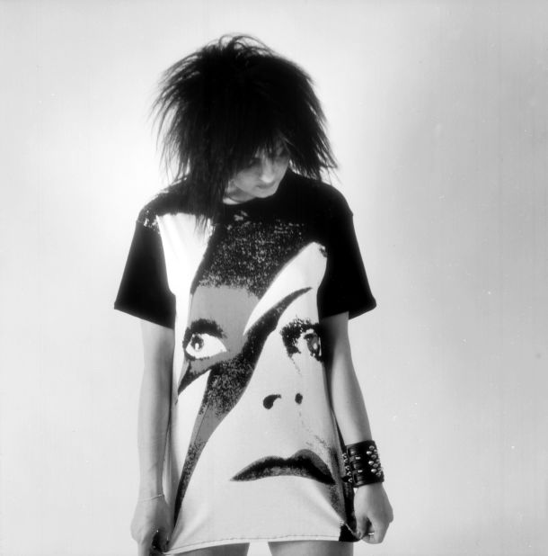 Wendy May wearing a "Face No1 BOWIE" T-shirt (Photograped by Sheila Rock).