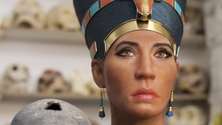 The facial reconstruction of the Younger Lady mummy next to a 3D replica of its head created from digital mapping. (PRNewsfoto/Travel Channel)