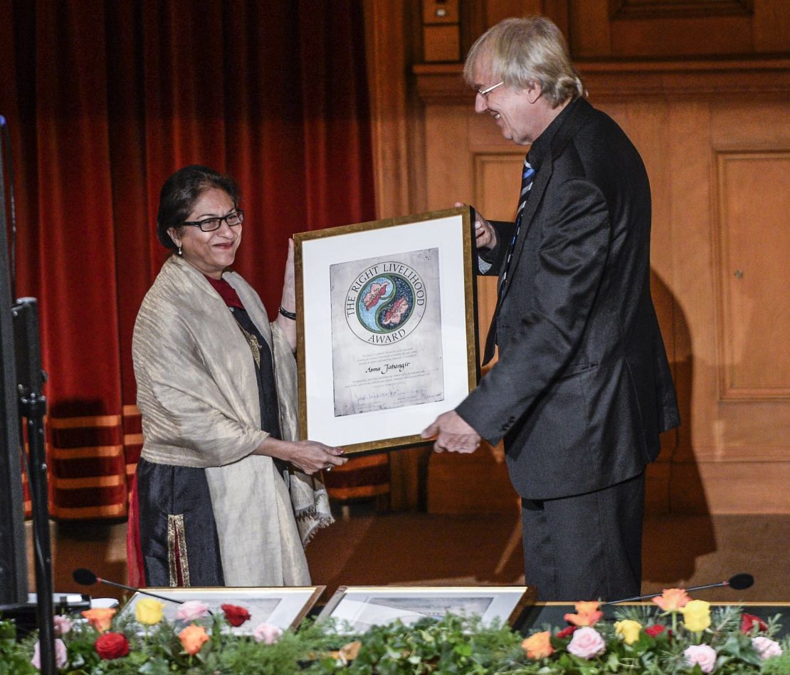 Pakistani human rights lawyer Asma Jahangir (L) receives the Right Livelihood Award from Jakob von Uexkull (R)  in Stockholm, Sweden, December, 2014.