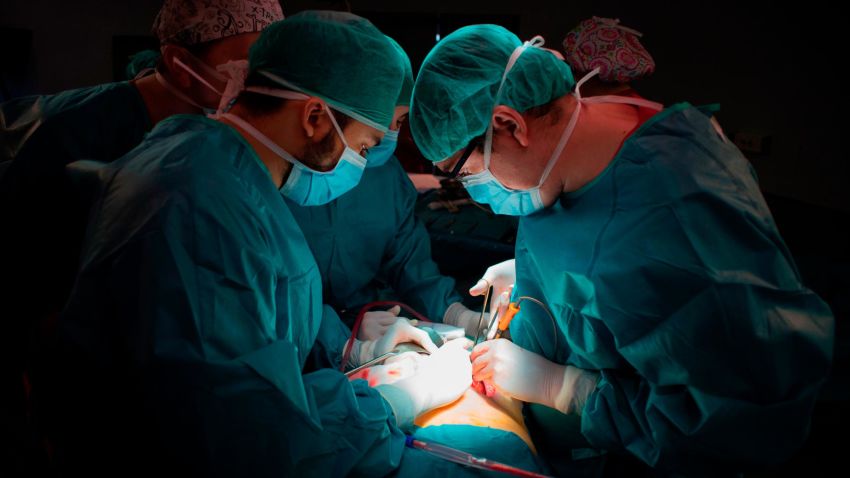 Surgeon Mario Alvarez Maestro (R) and his staff operate a renal transplantation on patient Juan Benito Druet at La Paz hospital in Madrid on February 28, 2017  .
Doctors in Spain performed 4,818 transplants on 2016, including 2,994 kidney transplants, according to the health ministry's National Transplant Organisation (ONT). That means there were 43.4 organ donors per million inhabitants last year, a world record, up from 40.2 donors in 2015. By comparison in the United States there were just 28.2 donors per million inhabitants in 2015, in France there were 28.1 donors and in Germany there were 10.9 donors, according to the Council of Europe.

 / AFP PHOTO / PIERRE-PHILIPPE MARCOU        (Photo credit should read PIERRE-PHILIPPE MARCOU/AFP/Getty Images)